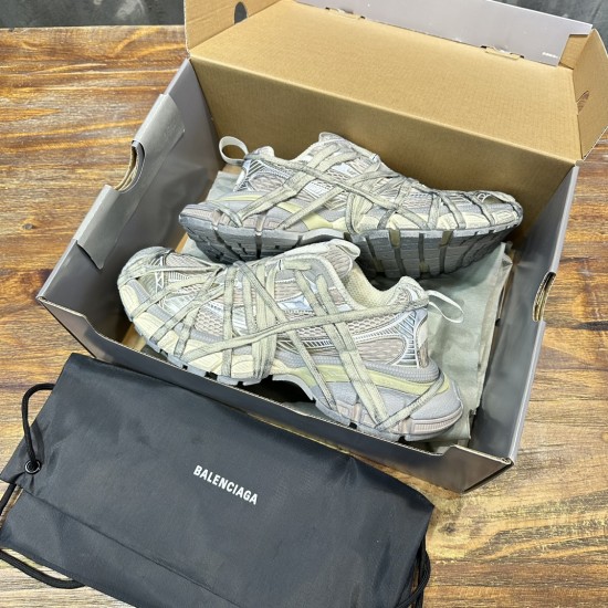 3XL sneaker runner