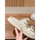 Slippers, beach shoes