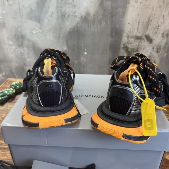 3XL sneaker runner