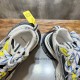 3XL sneaker runner
