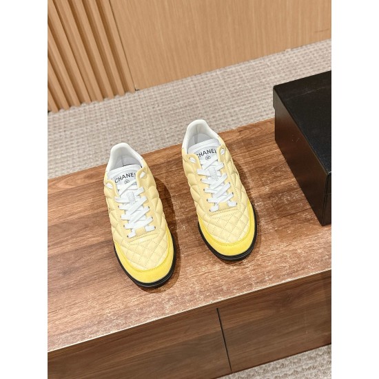Tennis shoes