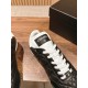 Tennis shoes