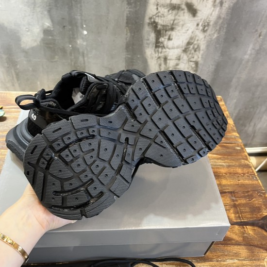 3XL sneaker runner