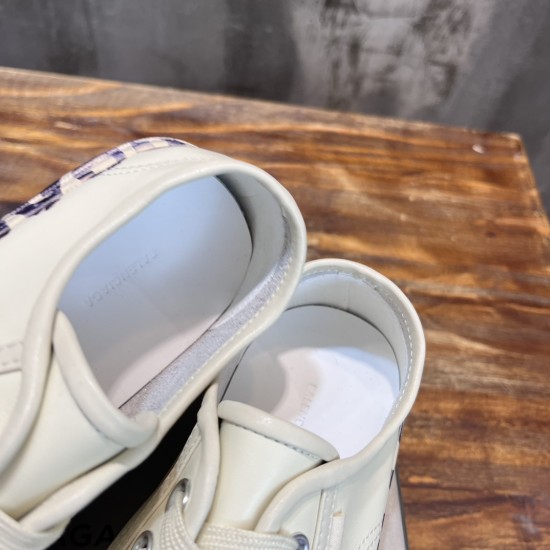 Dirty shoes demna Dirty shoes demna