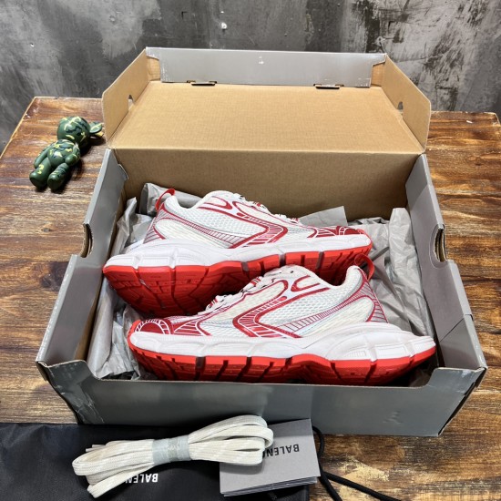 3XL sneaker runner