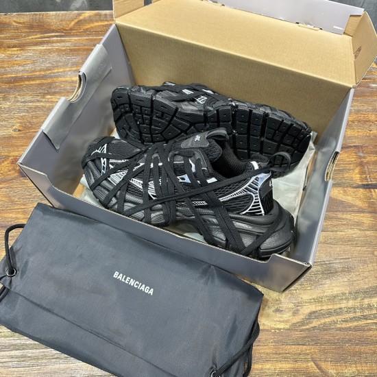 3XL sneaker runner