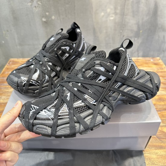 3XL sneaker runner