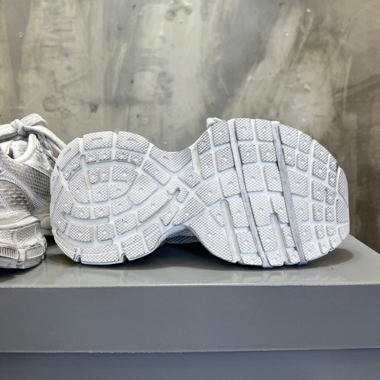 3XL sneaker runner