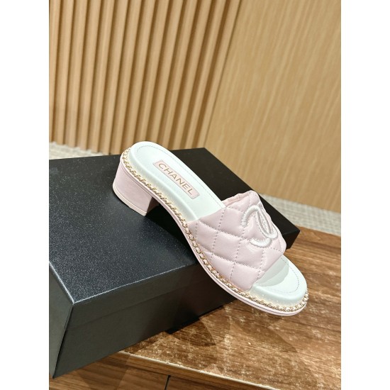 Slippers, beach shoes