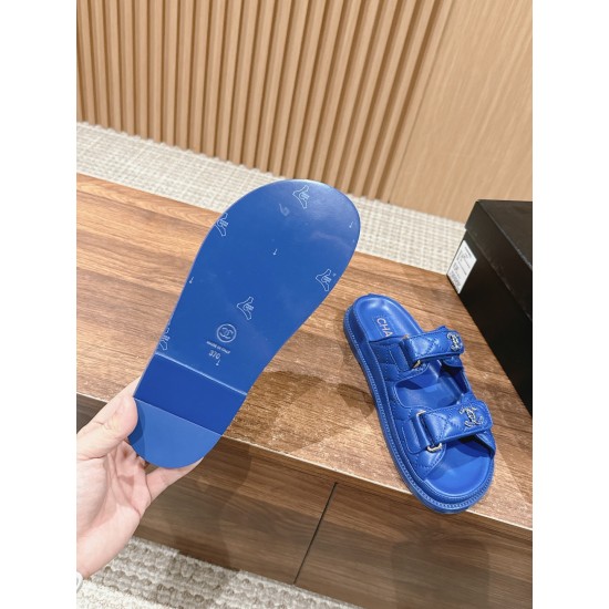 Slippers, beach shoes