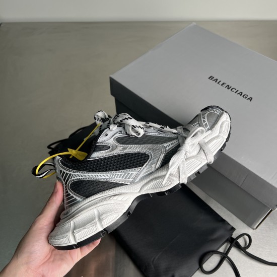 3XL sneaker runner