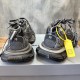 3XL sneaker runner
