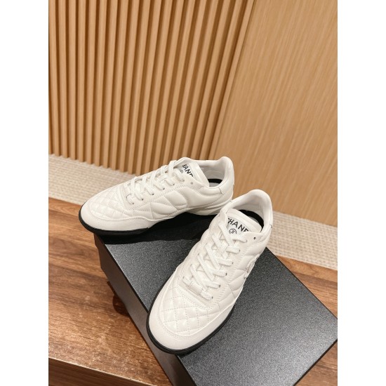 Tennis shoes