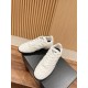 Tennis shoes