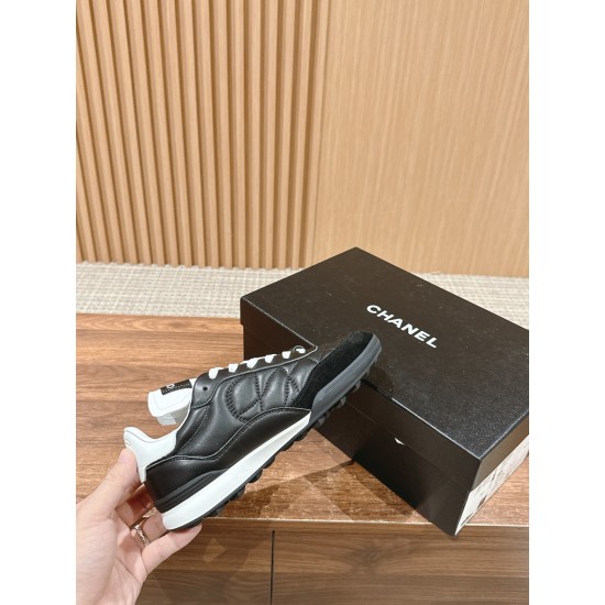 Tennis shoes