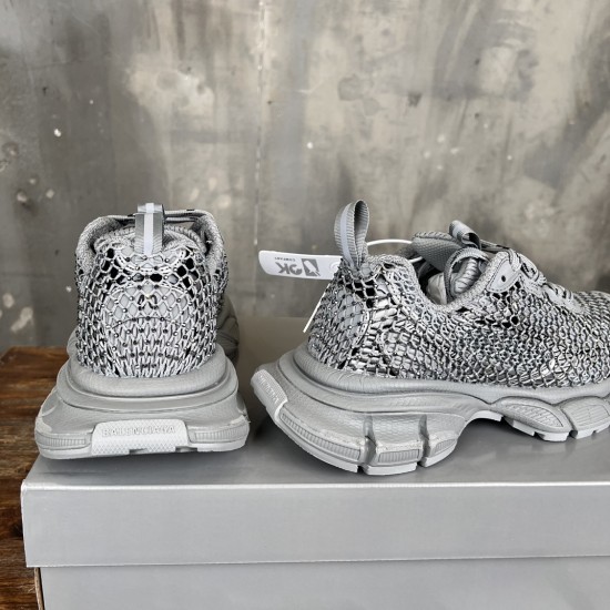 3XL sneaker runner