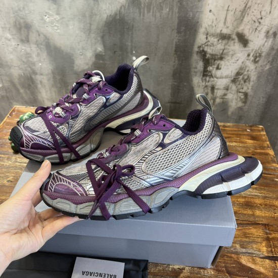 3XL sneaker runner