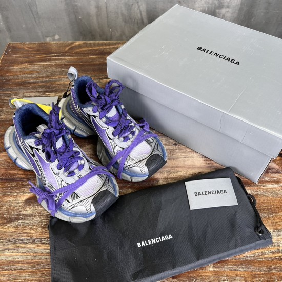 3XL sneaker runner