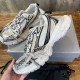 3XL sneaker runner