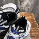 3XL sneaker runner