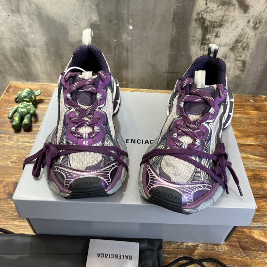 3XL sneaker runner