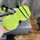 3XL sneaker runner