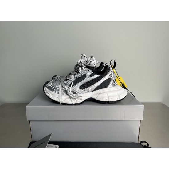3XL sneaker runner
