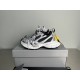 3XL sneaker runner