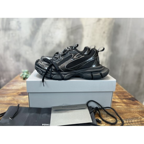 3XL sneaker runner