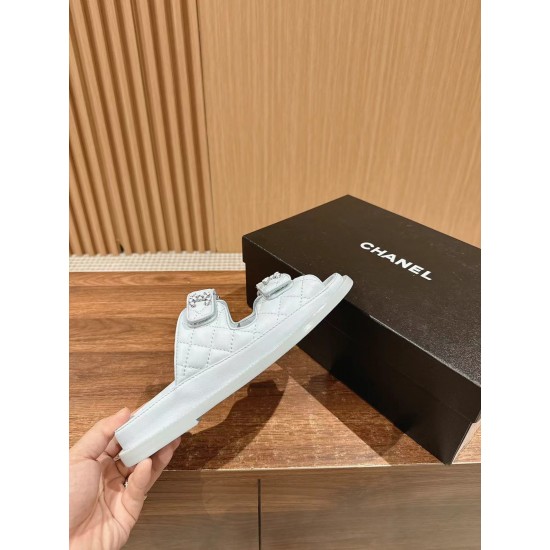 Slippers, beach shoes
