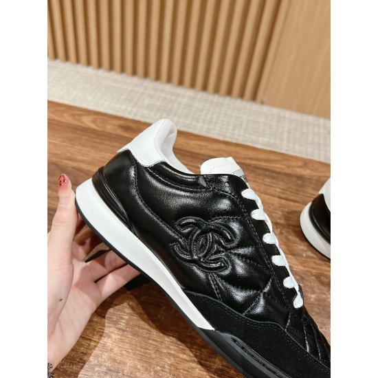 Tennis shoes