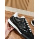 Tennis shoes