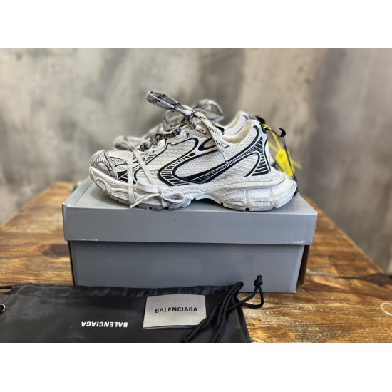 3XL sneaker runner