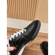 Tennis shoes
