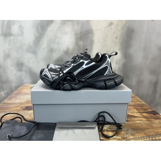 3XL sneaker runner