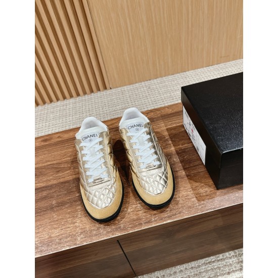 Tennis shoes