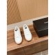 Tennis shoes