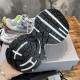 3XL sneaker runner
