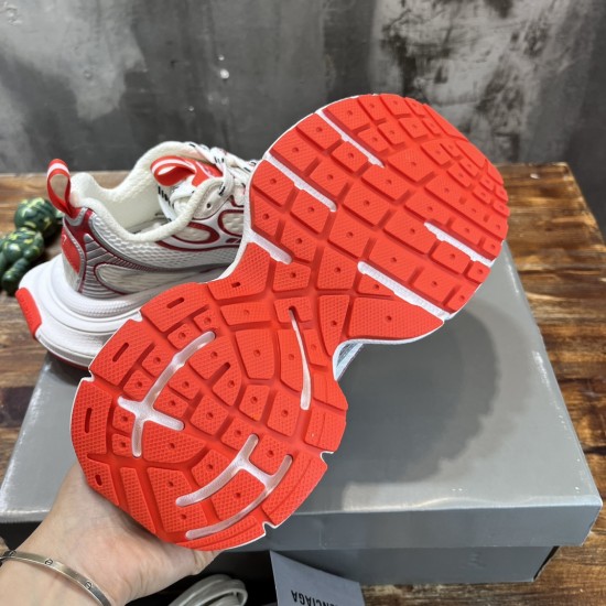 3XL sneaker runner