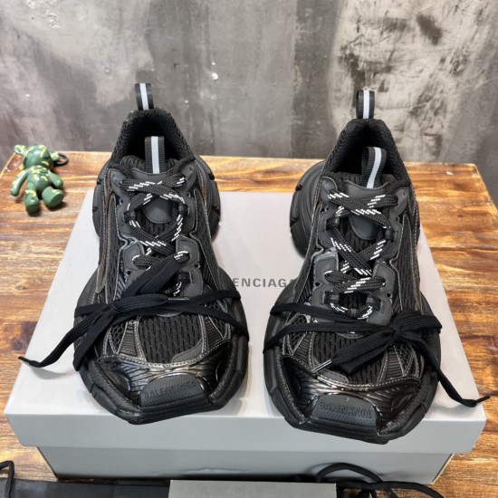 3XL sneaker runner