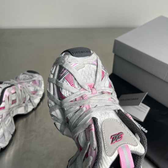 3XL sneaker runner