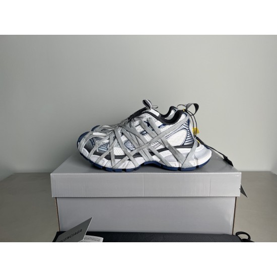 3XL sneaker runner