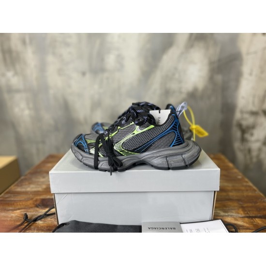 3XL sneaker runner