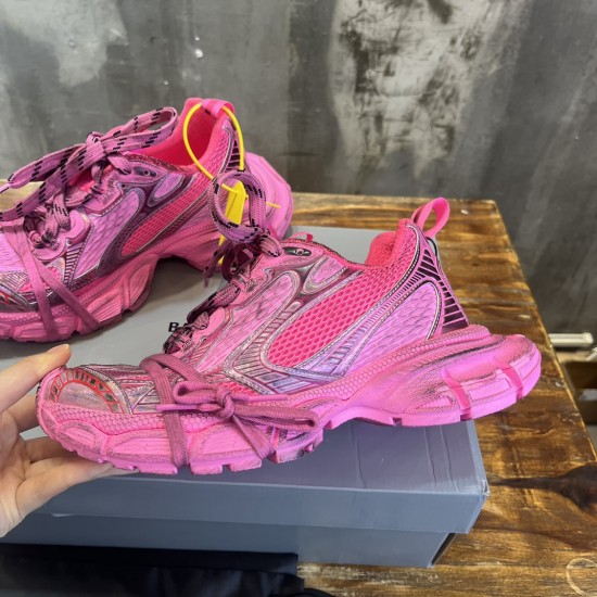 3XL sneaker runner