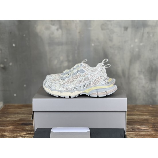 3XL sneaker runner