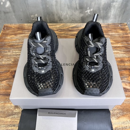 3XL sneaker runner