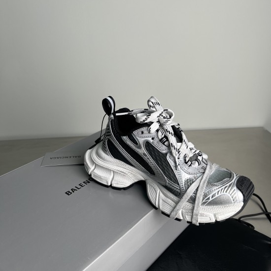 3XL sneaker runner