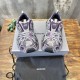 3XL sneaker runner