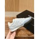 Tennis shoes