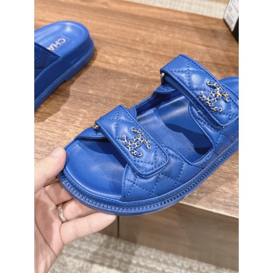 Slippers, beach shoes